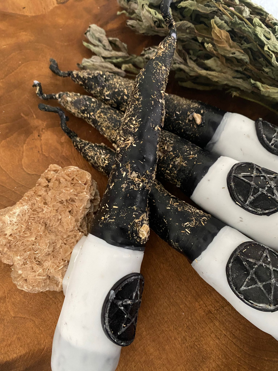 lumanare ritualica Scutul Tacerii-alb-negru,cu runa Algiz si amuleta pentagrama-lucrare de aparare ezoterica subtila [1]