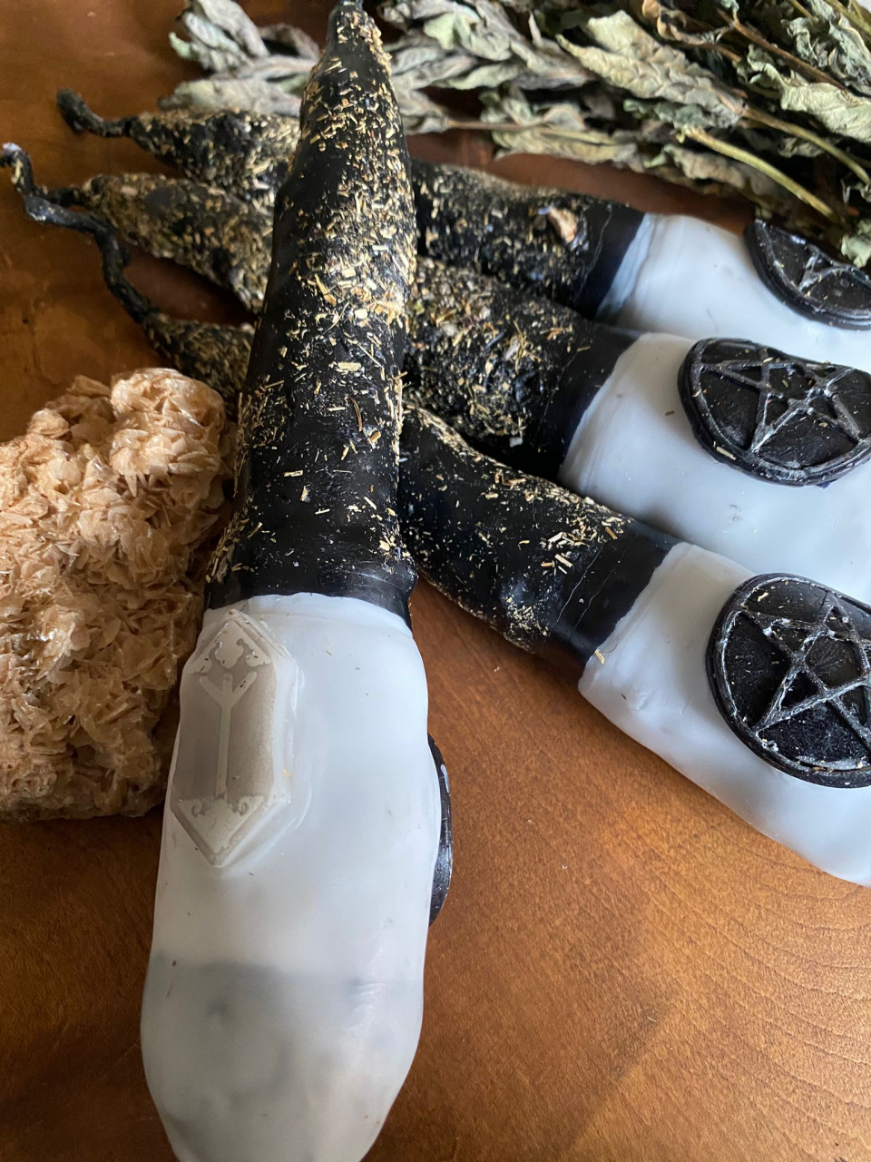 lumanare ritualica Scutul Tacerii-alb-negru,cu runa Algiz si amuleta pentagrama-lucrare de aparare ezoterica subtila [2]