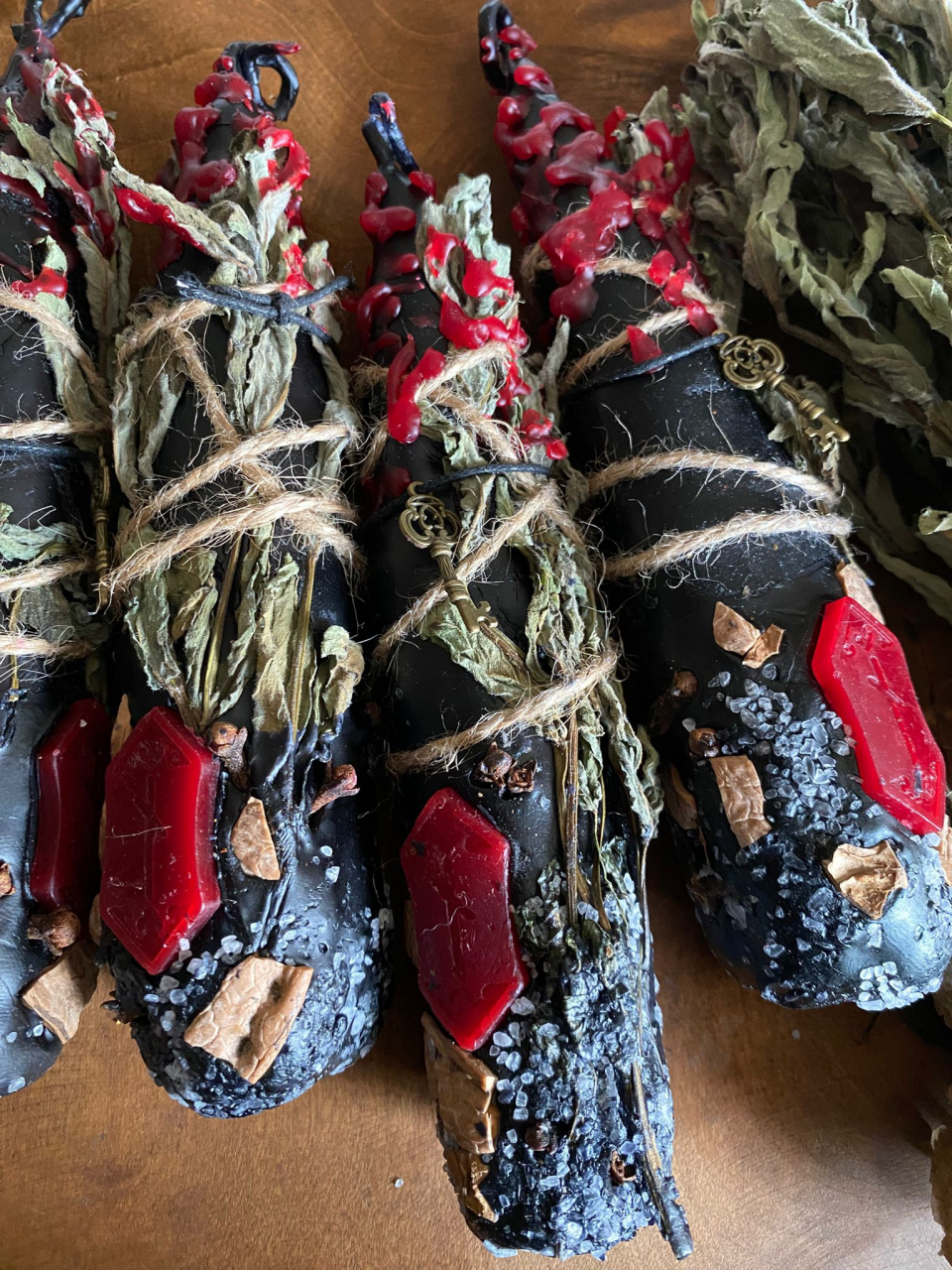 lumanare ritualica pentru despartirea unui cuplu, Despartirea Invocata cu plante sacre,runa rosie si cheita vintage-lucrare ezoterica de separare constienta [3]