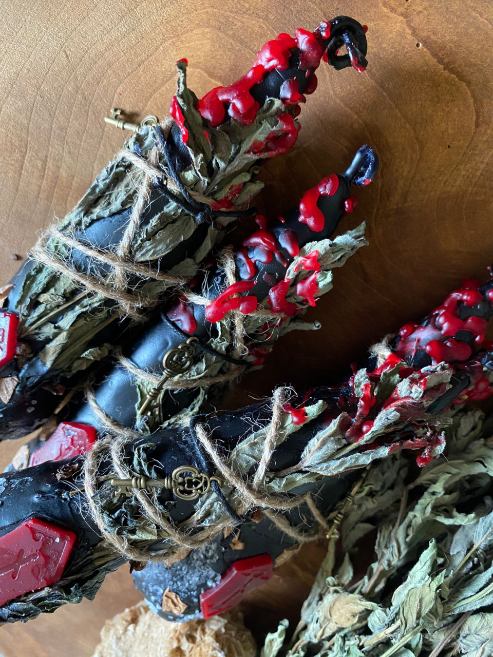 lumanare ritualica pentru despartirea unui cuplu, Despartirea Invocata cu plante sacre,runa rosie si cheita vintage-lucrare ezoterica de separare constienta [4]