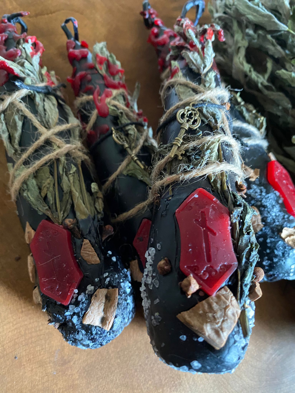 lumanare ritualica pentru despartirea unui cuplu, Despartirea Invocata cu plante sacre,runa rosie si cheita vintage-lucrare ezoterica de separare constienta [2]