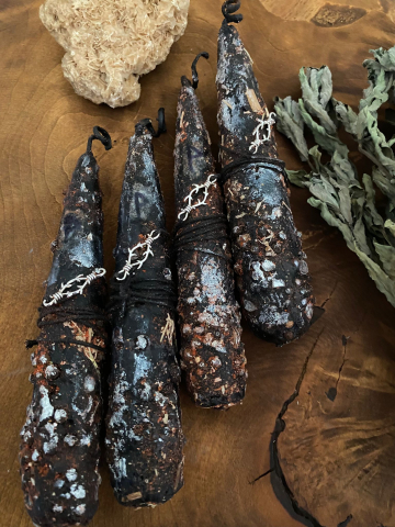 Lumanare pentru despartire,ritual de separare energetica,lumanare de dezlegare,protectie energetica,lumanari negre ritualice,flacara ezoterica cu plante sacre