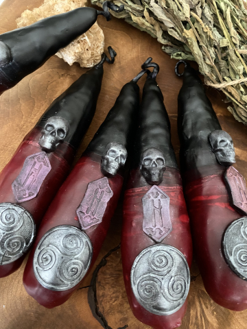 Lumanare ritualica neagra „Focul Dezlegarii” cu runa Hagalaz si amuleta de protectie – lucrare ezoterica de separare și dezlegare karmica