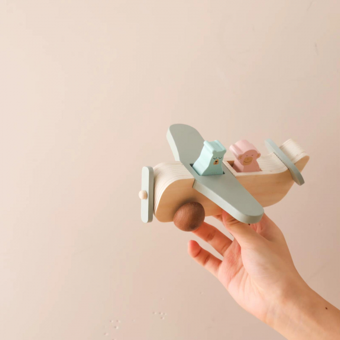 Avion din lemn cu ursuleț și maimuțică – Jucărie de imaginație și motricitate fină [3]