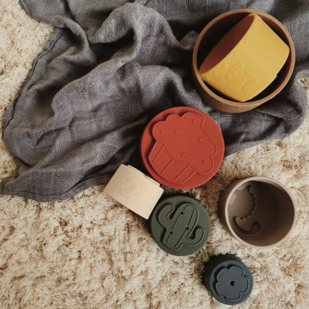 Set turn pentru stivuire din silicon Retro– 7 piese cu animale, forme și numere [4]