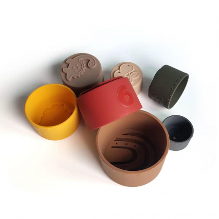 Set turn pentru stivuire din silicon Retro– 7 piese cu animale, forme și numere [1]