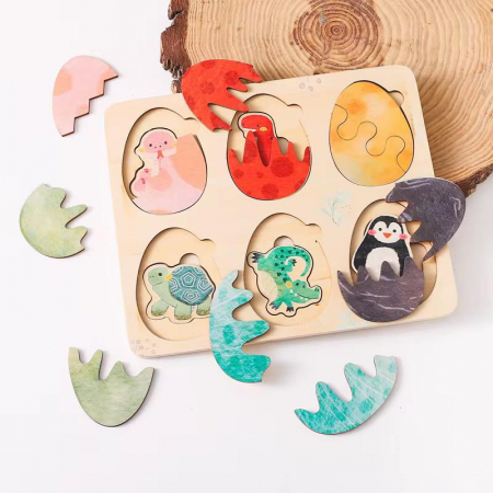 Puzzle Montessori din Lemn – Ouă colorate cu animăluțe surpriză