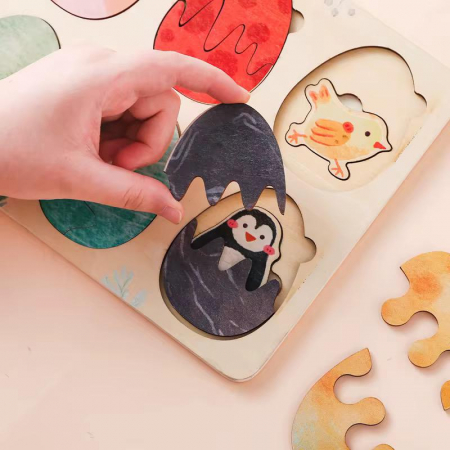 Puzzle Montessori din Lemn – Ouă colorate cu animăluțe surpriză [2]