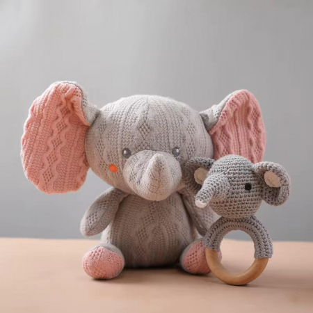 Cadouri - Set Elefănțel Croșetat – Prietenul Blând al Bebelușului
