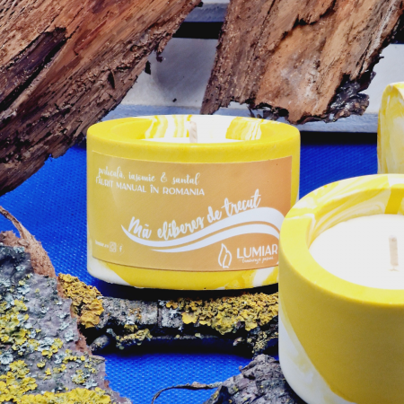 Lumânare parfumată cu intenții "Mă eliberez de trecut" [2]