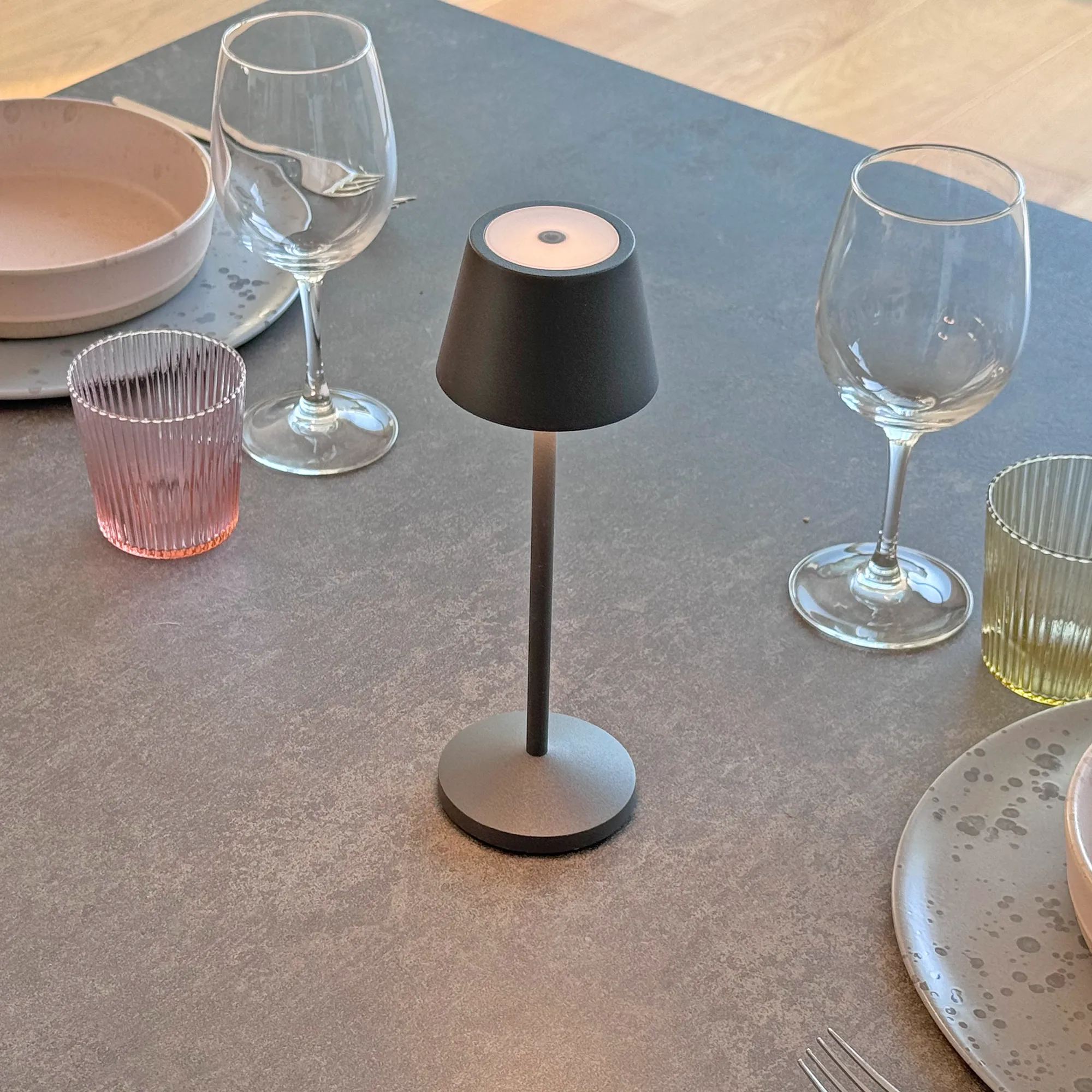 lampa de masa gri antracit fara fir wireless cu baterie reincarcabila de exterior ip65 LED restaurant hotel terasa [6]