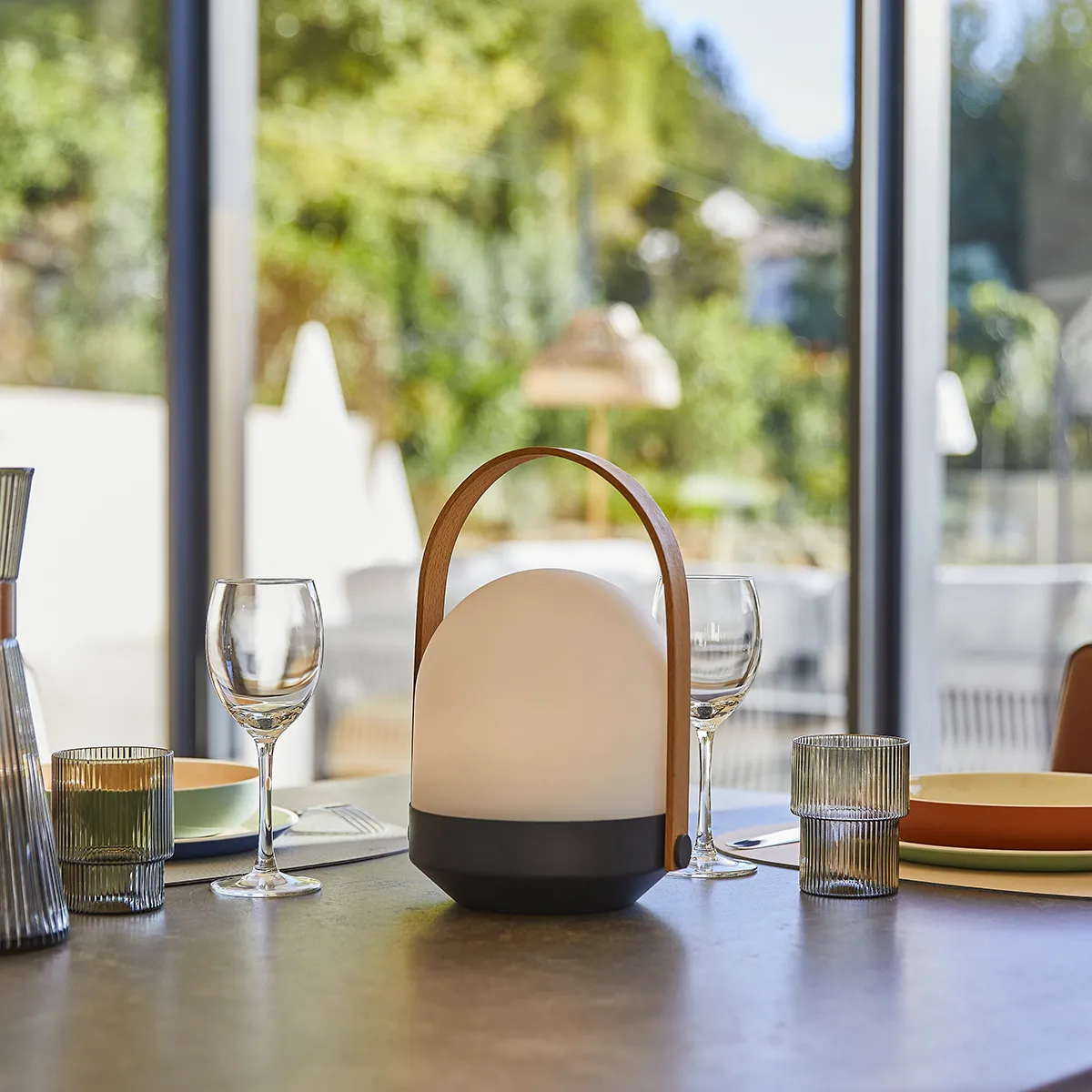 Lampi fara fir - lampa portabila deocrativa fara fir wireless cu baterie reincarcabila de exterior ip65 LED restaurant hotel terasa