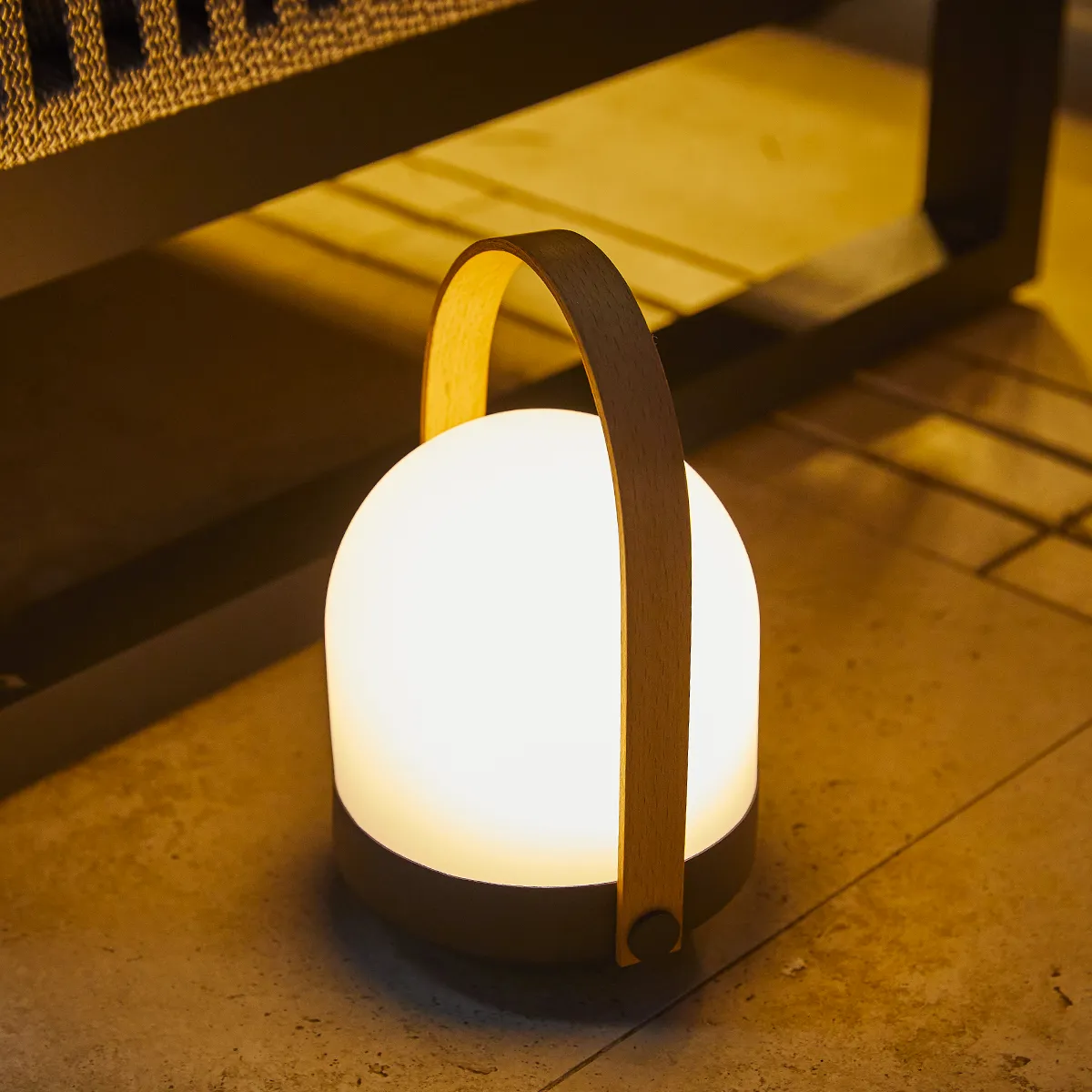 lampa portabila deocrativa fara fir wireless cu baterie reincarcabila de exterior ip65 LED restaurant hotel terasa [1]