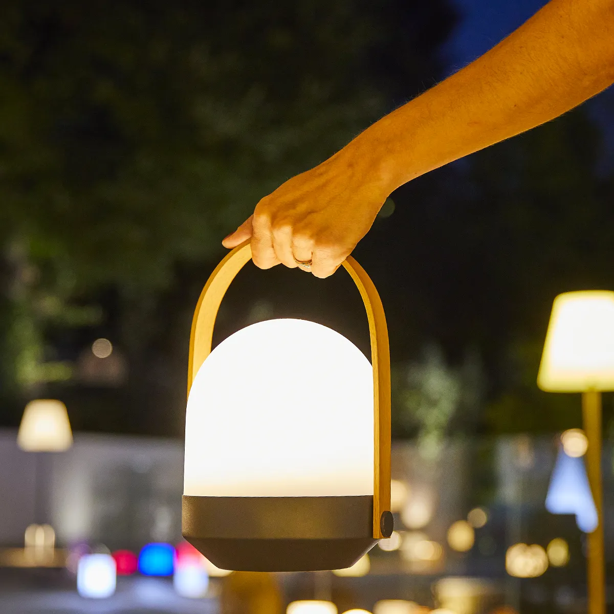 lampa portabila deocrativa fara fir wireless cu baterie reincarcabila de exterior ip65 LED restaurant hotel terasa [2]