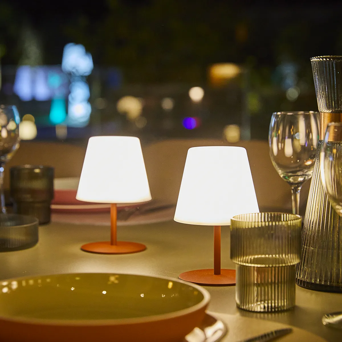 Lampi fara fir - lampa de masa maro grey fara fir wireless cu baterie reincarcabila de exterior ip65 LED restaurant hotel terasa