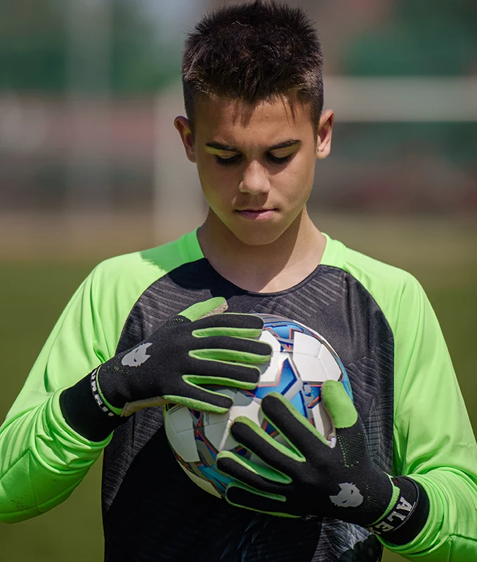 Top 10 motive pentru care să-ți dai copilul la fotbal 