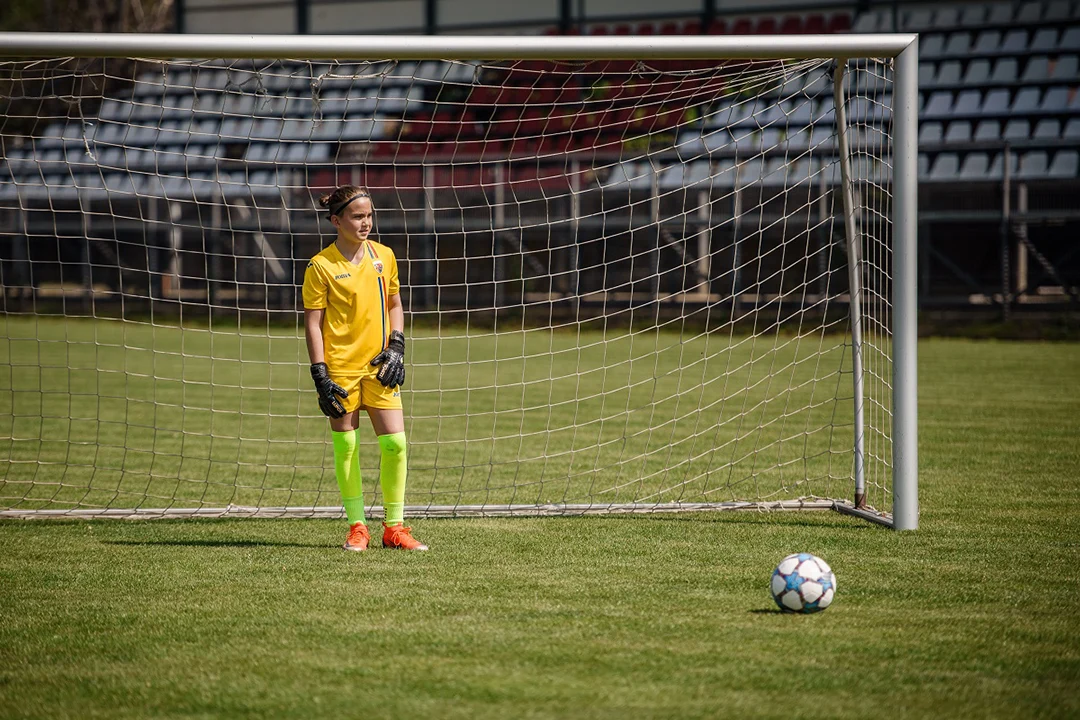 copil la antrenament fotbal