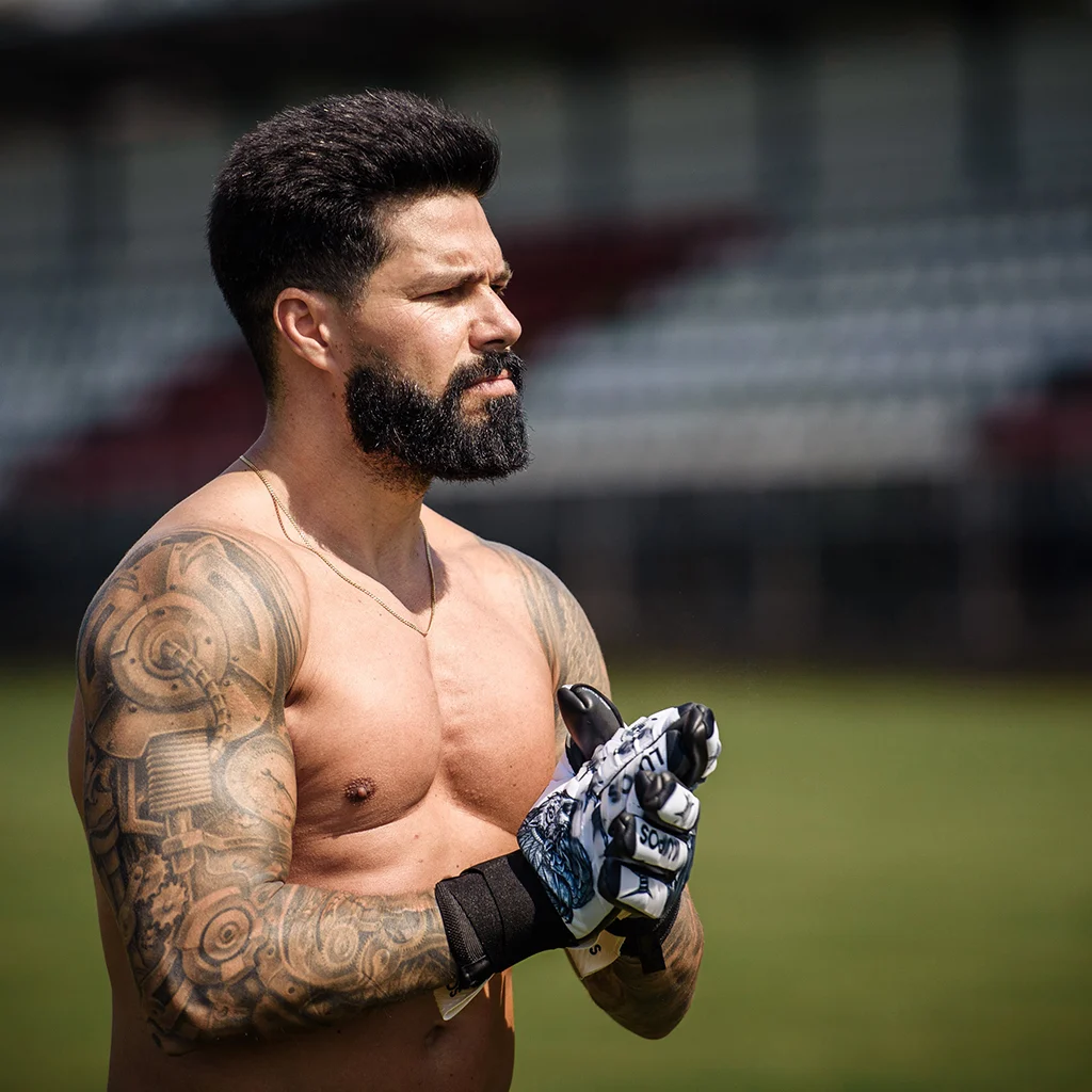 What goalkeeper gloves do you need in the summer?