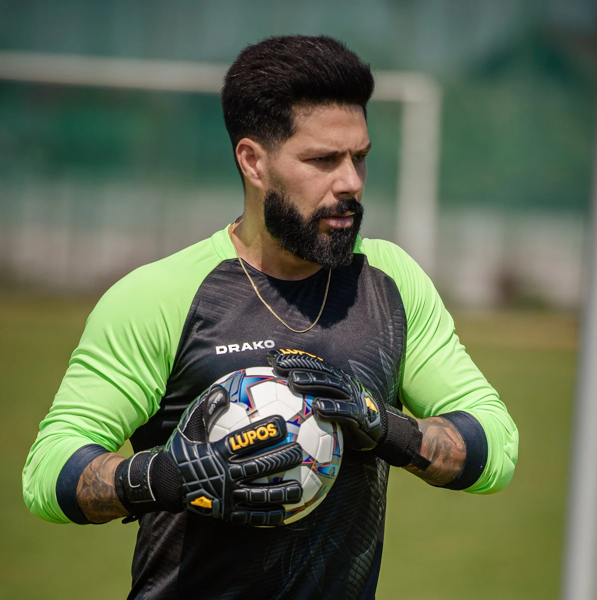 minge de fotbal la portar