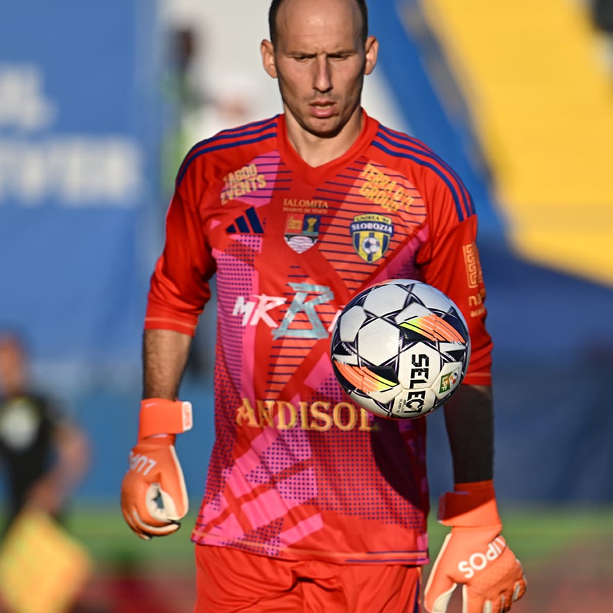 MĂNUȘILE TALE DE PORTAR LUPOS