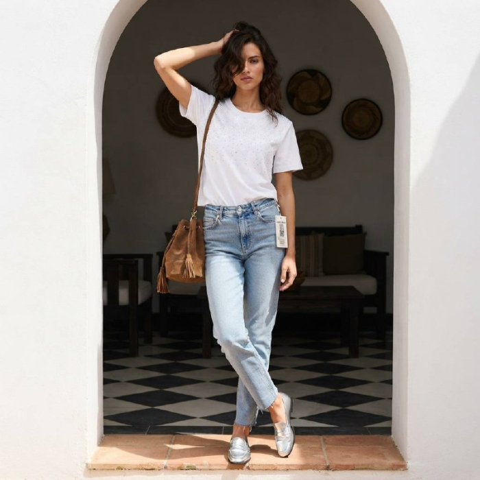 Tricou Alb Premium cu Strasuri Elegance pentru Dama [2]