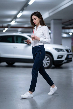 Pantaloni Bleumarin Slim Fit cu Detalii Aurii [1]
