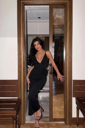Rochii - Rochie Neagra Lunga cu Decolteu V și Talie Florala