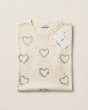 Tricou Beige cu Inimi Punctate [2]