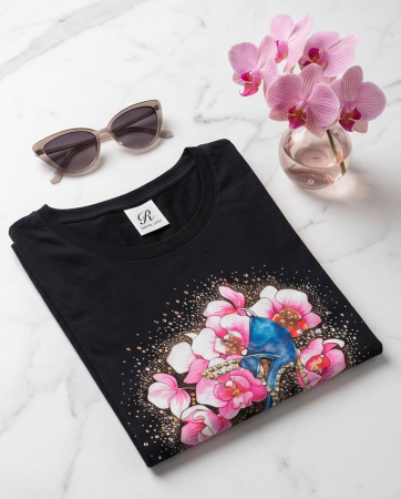 TRICOURI - Tricou Negru cu Imprimeu Stiletto Albastru si Flori Roz
