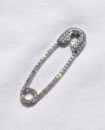 Tricou Premium Alb cu Model Safety Pin din Cristale [3]