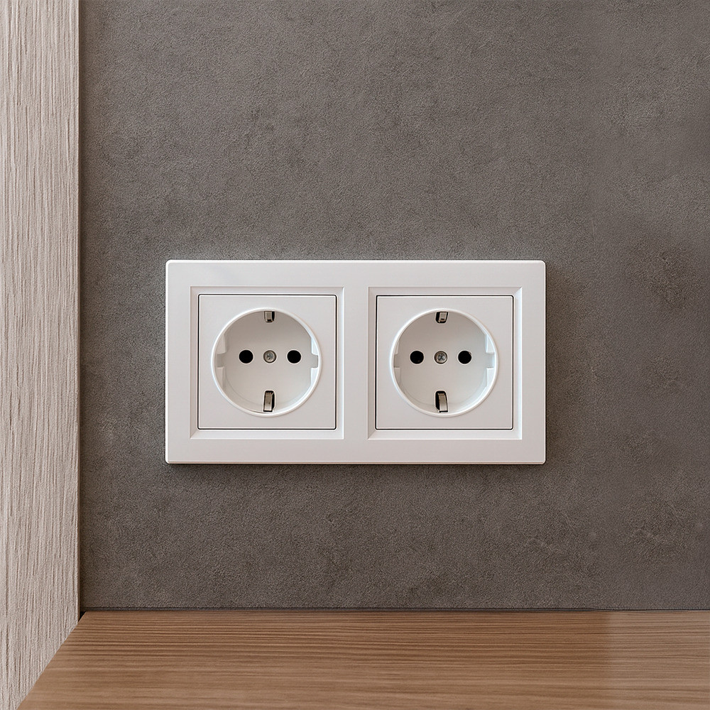 Leziter Priză dublă Nova cu cadru alb [1]