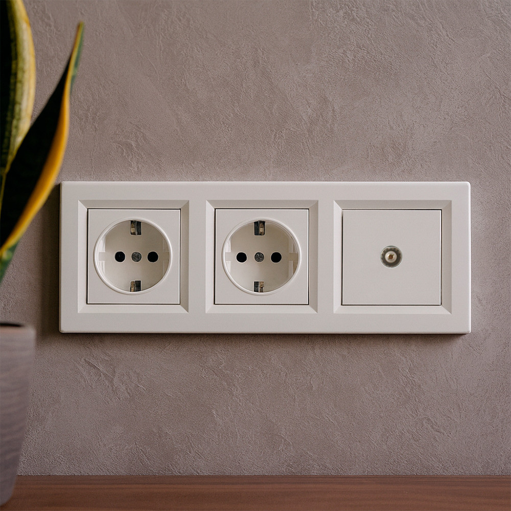 Leziter Nova III două premiu cu priză TV cu cadru alb [1]