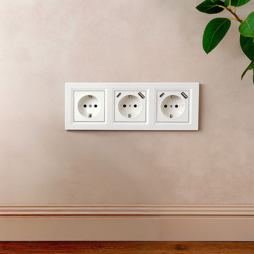 Leziter Mufa Nova III cu două conectori USB cu cadru alb [1]