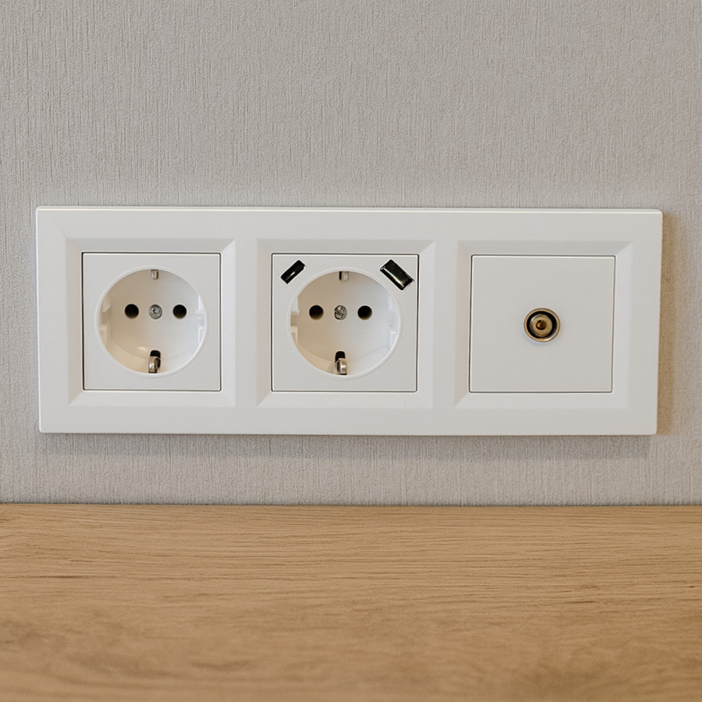 Leziter Ștecher Nova, USB, priză TV cu cadru alb [1]