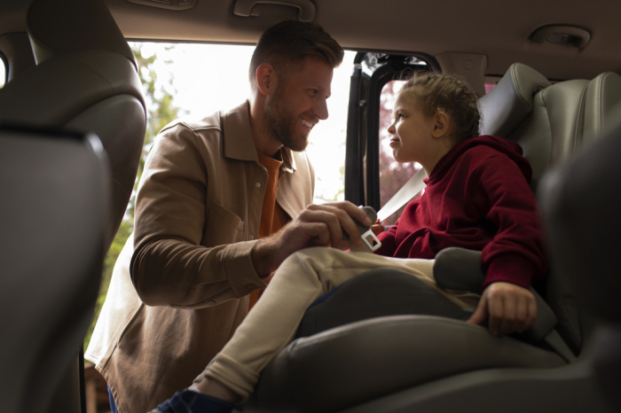 Homelux Scaun înălțător auto pentru copii i-SIZE cu suport pentru pahare înălțime 125-150 cm [5]