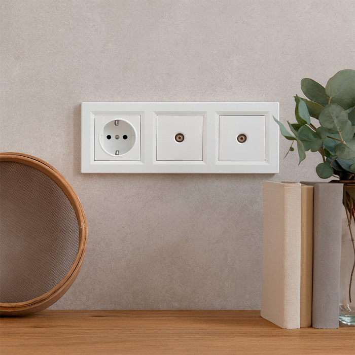 Leziter Priză cu împământare Nova III cu două premiu TV cu cadru alb [2]