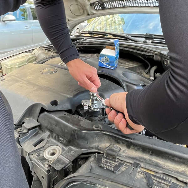 Leziter Spryir - Instrument de înlocuire a filtrului de ulei [3]