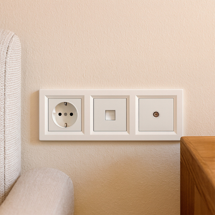 Leziter Ștecher Nova, UTP, priză TV cu cadru alb [2]