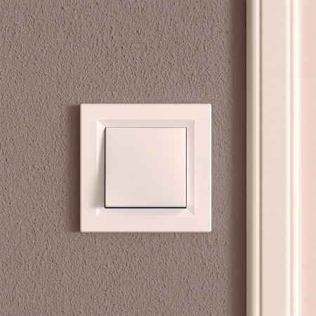 Leziter Întrerupător cruce Nova 107 cu cadru alb [1]