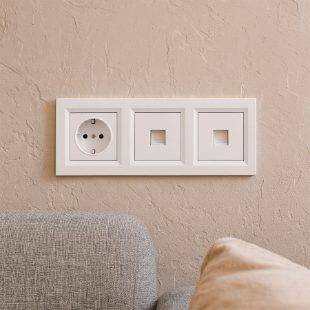 Leziter Mufa Nova III cu doi conectori UTP cu cadru alb [1]