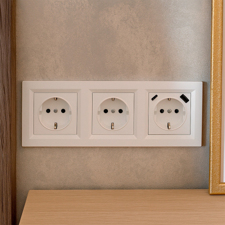 Leziter Nova III două premiu cu conector USB cu cadru alb [1]