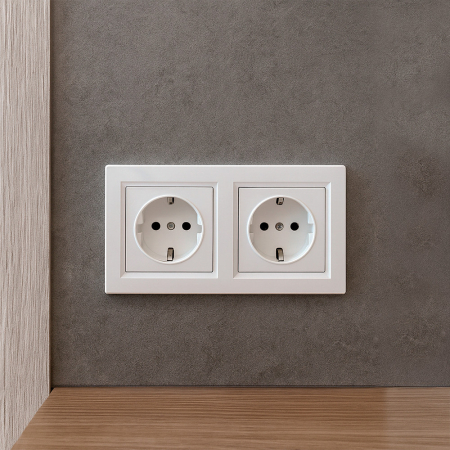 Leziter Priză dublă Nova cu cadru alb [1]