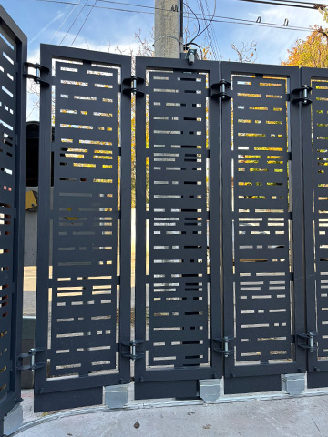 Poartă Tip Radius – 12 Panouri, 4m Lățime, Deschidere 90° [2]