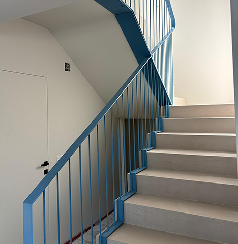 Balustradă metalică cu linii drepte – Design modern, vopsită în câmp electrostatic [7]