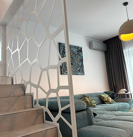 Balustradă metalică cu model geometric – Paravan decorativ pentru scări și living [2]