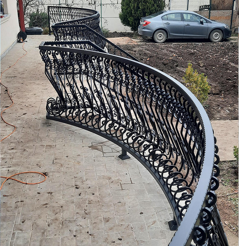 Balustradă Metalică Exterior din Fier Forjat – Eleganță și Siguranță [3]
