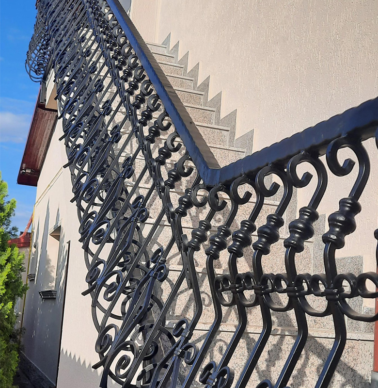 Balustradă Metalică Exterior din Fier Forjat – Eleganță și Siguranță [2]