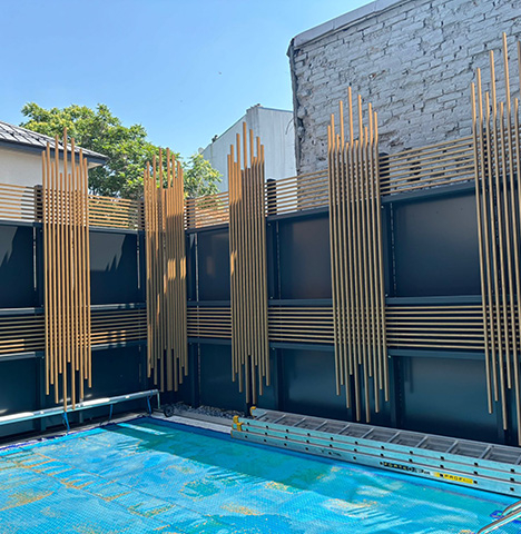 Gard metalic cu lamele verticale decorative – Design arhitectural contemporan [4]