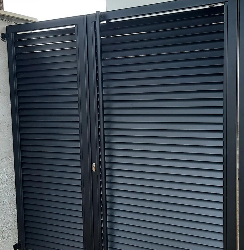 Poartă de acces pietonal metalică – Durabilitate și design modern [1]