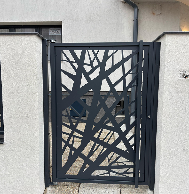 Poartă și gard din tablă decupată – Model geometric modern [3]